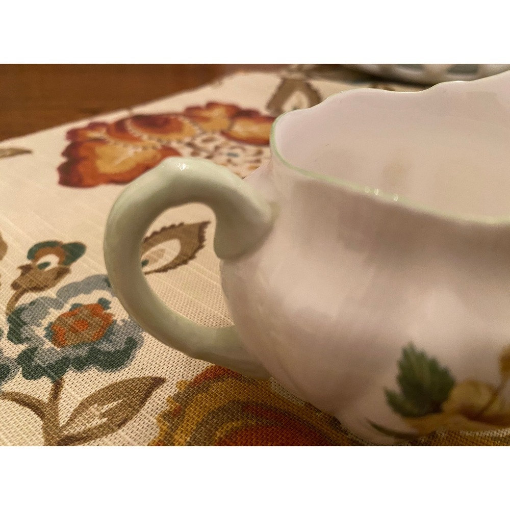 Shelley Creamer and Oval Tray Hibiscus Pattern Dainty Shape 1940s - Beautiful - Picture 7 of 8